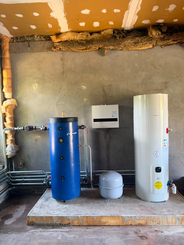 Installation intérieure — ballon Atlantic, vase d'expansion et calorifuge
